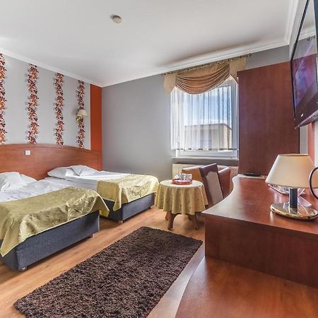 Hotel Doris Oborniki Kültér fotó
