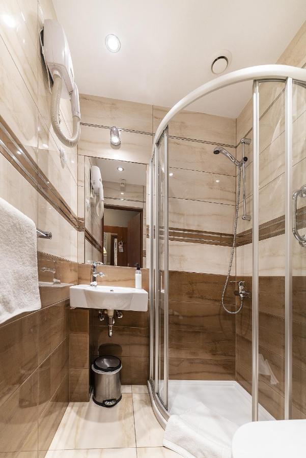 Hotel Doris Oborniki Kültér fotó