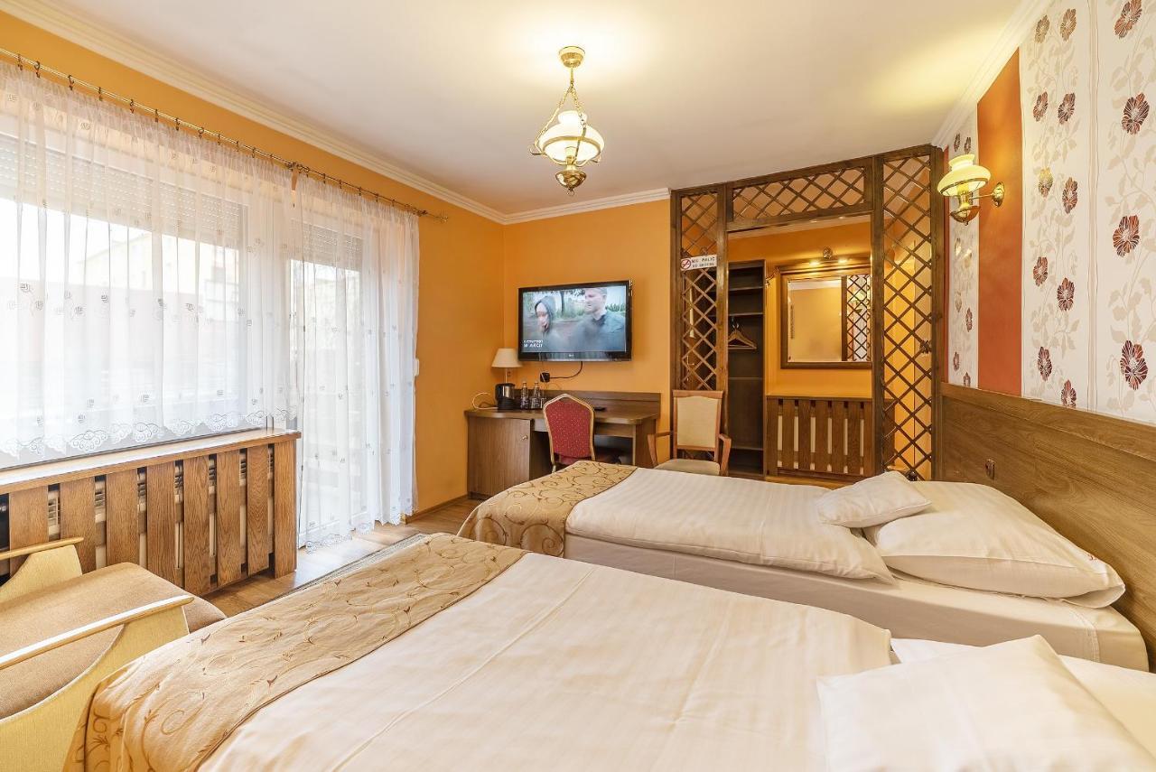 Hotel Doris Oborniki Kültér fotó
