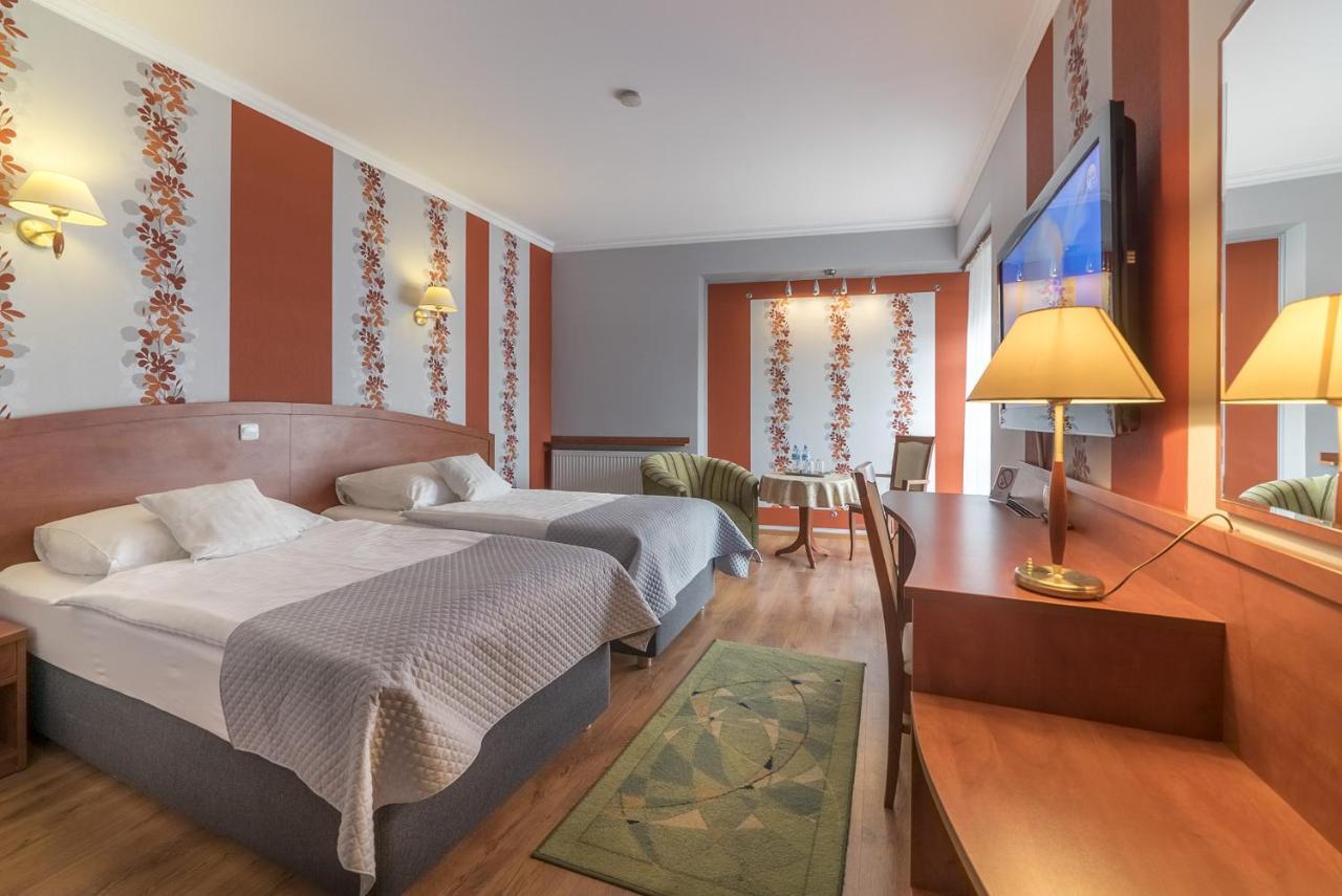 Hotel Doris Oborniki Kültér fotó