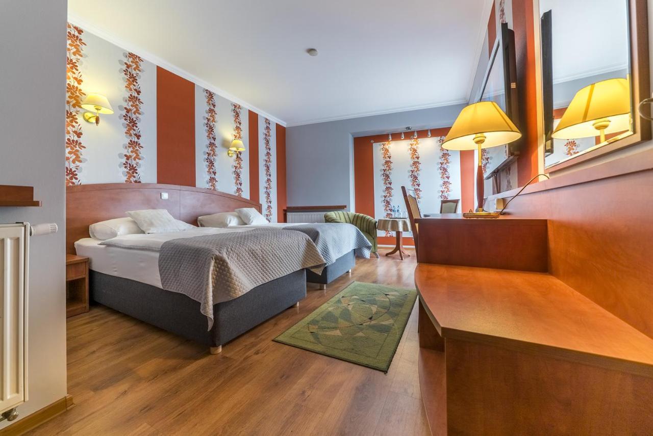 Hotel Doris Oborniki Kültér fotó
