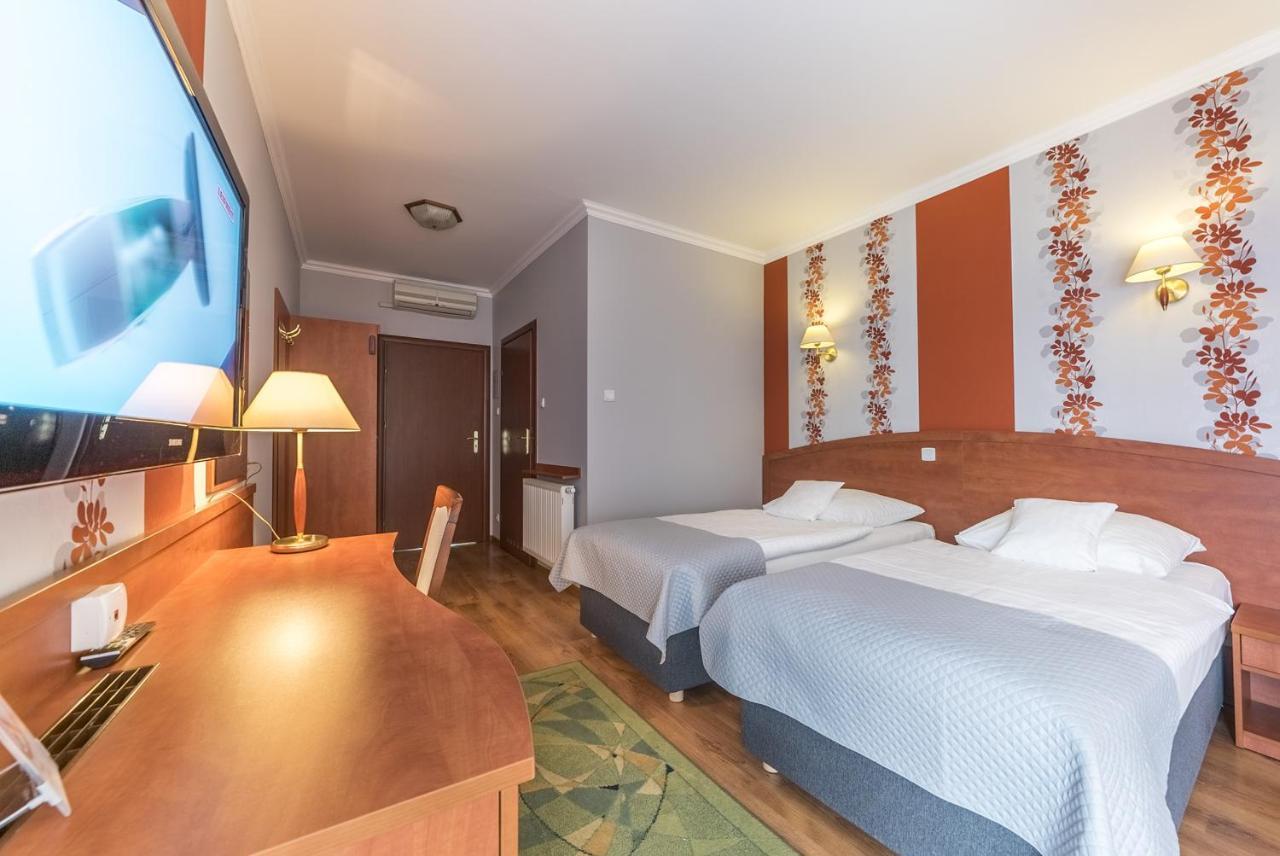 Hotel Doris Oborniki Kültér fotó