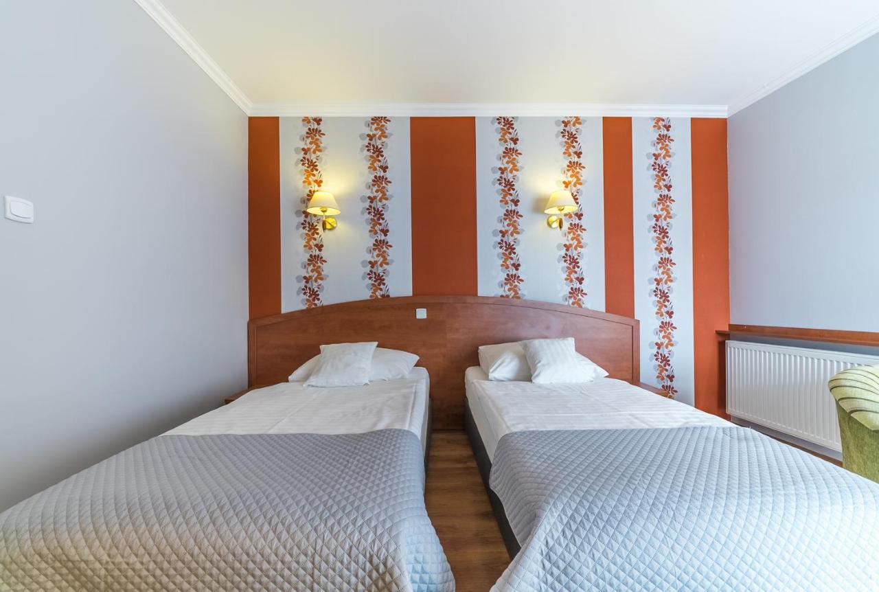 Hotel Doris Oborniki Kültér fotó