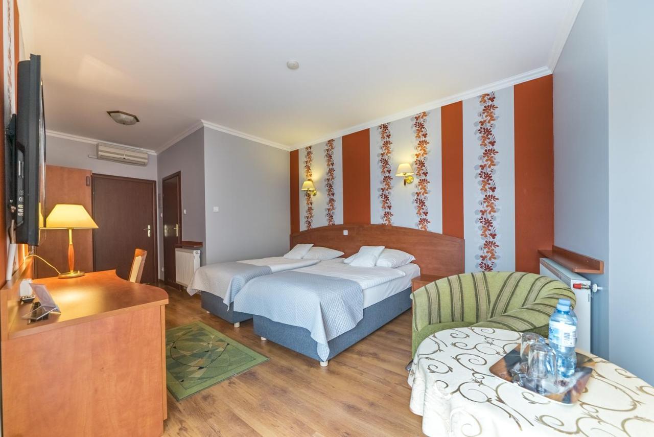 Hotel Doris Oborniki Kültér fotó