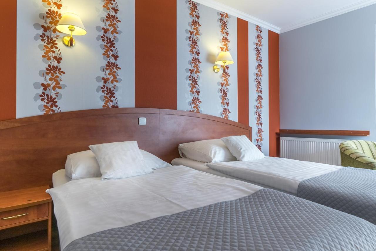 Hotel Doris Oborniki Kültér fotó