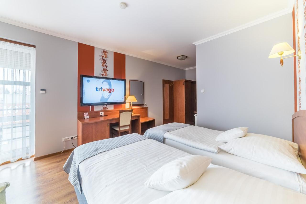 Hotel Doris Oborniki Kültér fotó