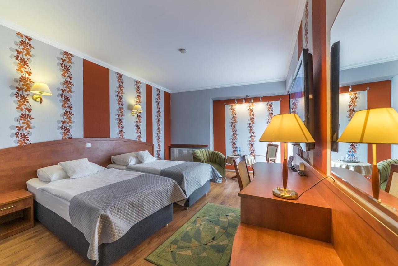 Hotel Doris Oborniki Kültér fotó