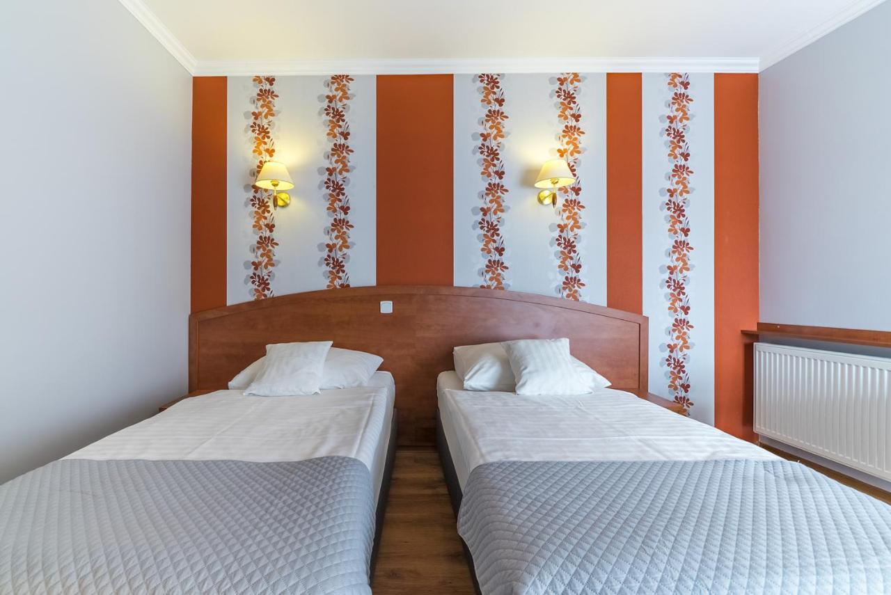 Hotel Doris Oborniki Kültér fotó