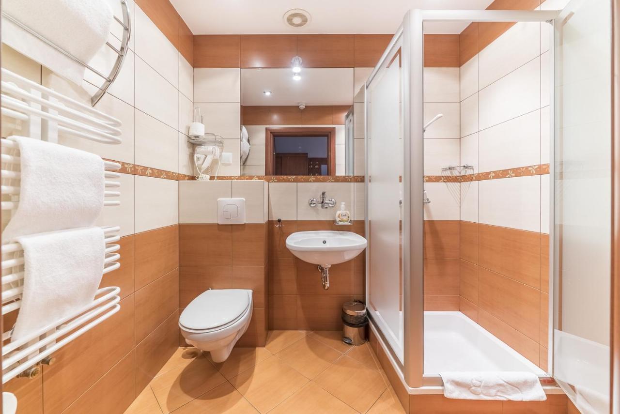 Hotel Doris Oborniki Kültér fotó
