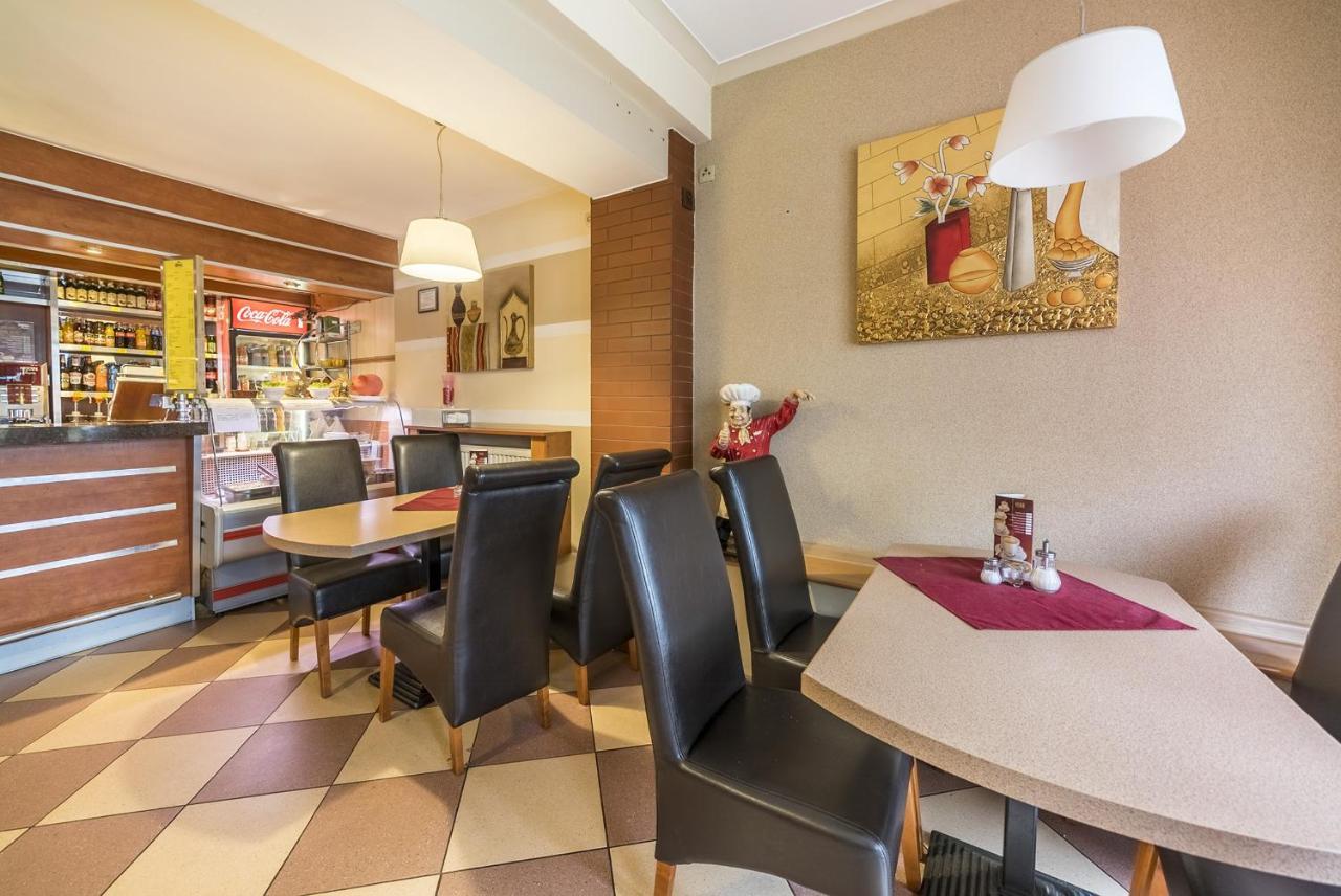 Hotel Doris Oborniki Kültér fotó
