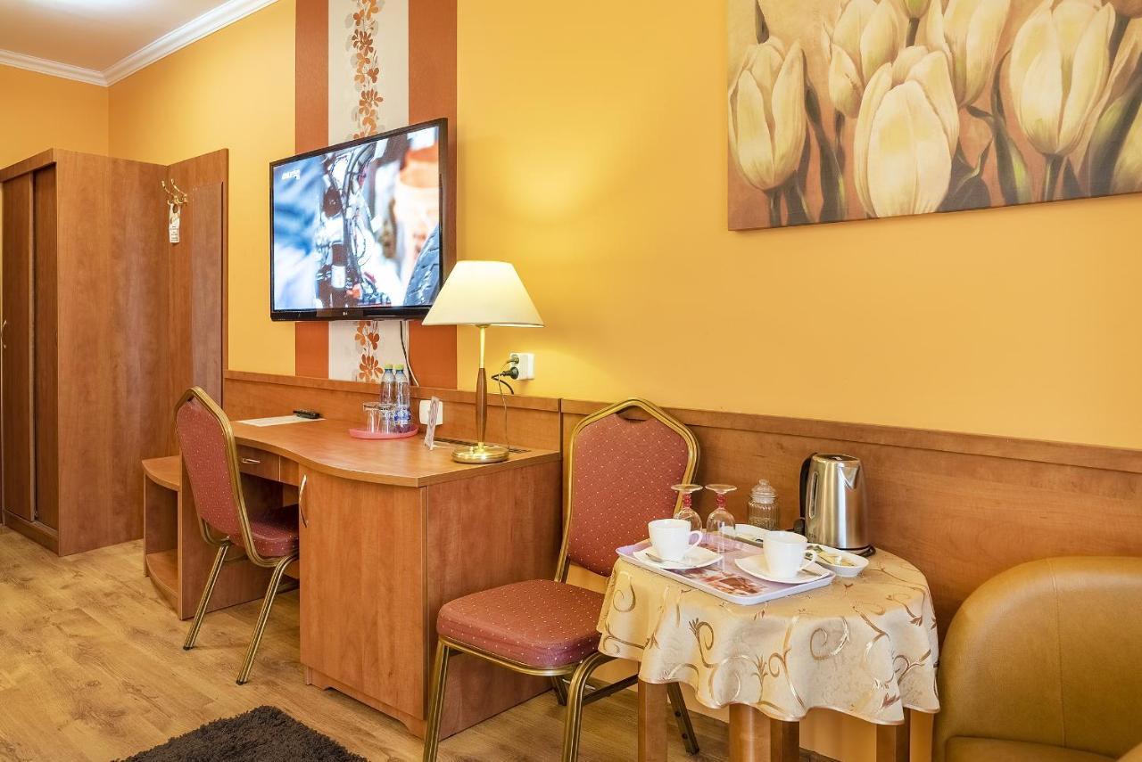 Hotel Doris Oborniki Kültér fotó