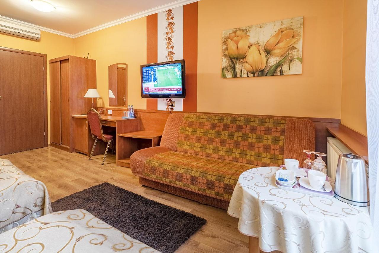 Hotel Doris Oborniki Kültér fotó