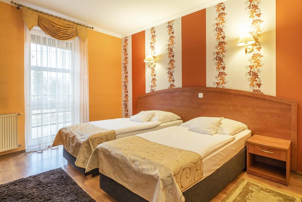 Hotel Doris Oborniki Kültér fotó