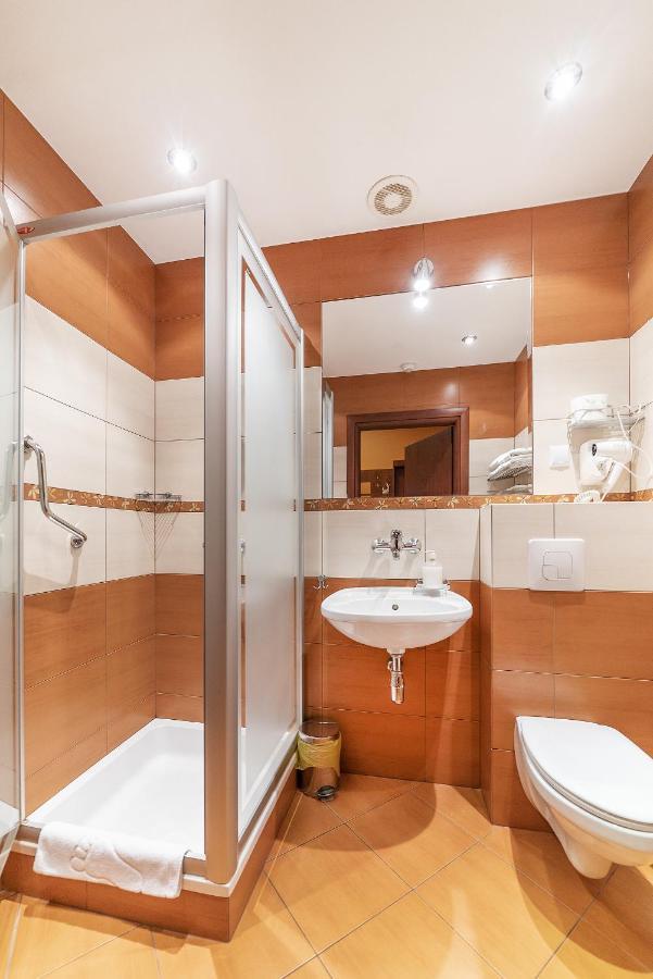 Hotel Doris Oborniki Kültér fotó