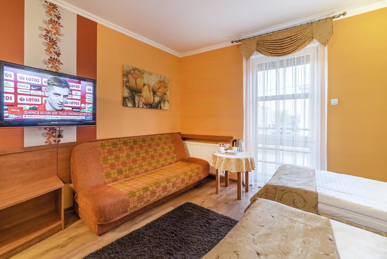 Hotel Doris Oborniki Kültér fotó