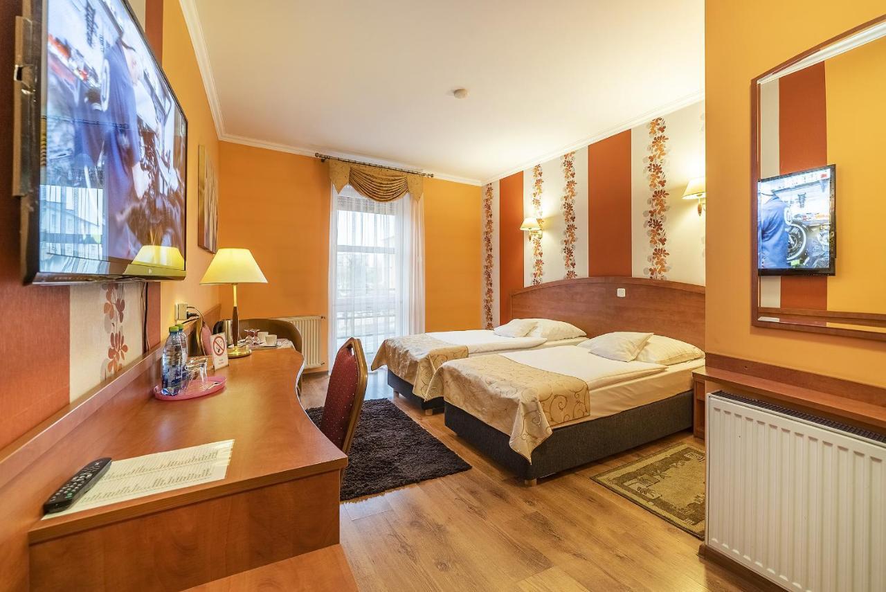 Hotel Doris Oborniki Kültér fotó