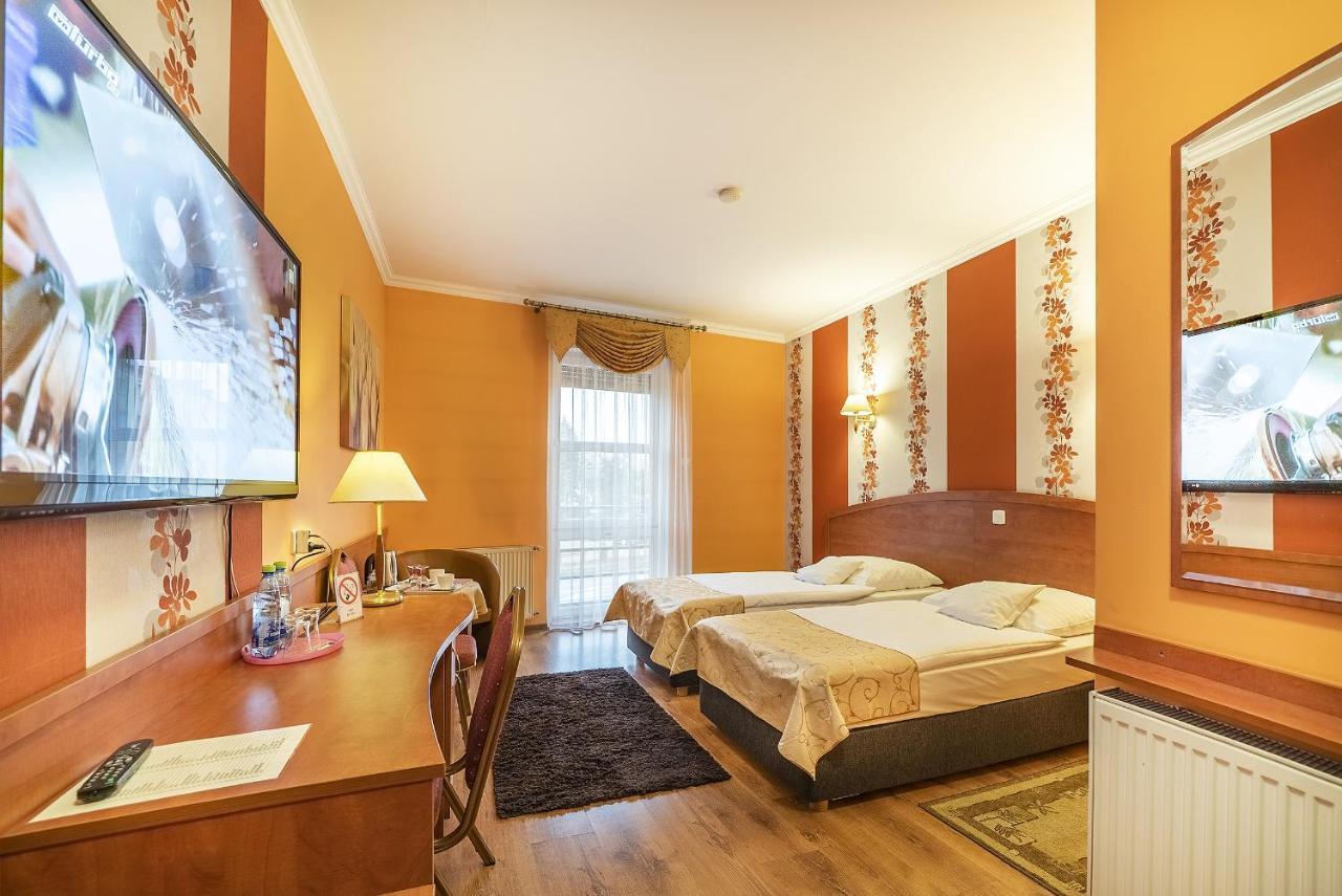Hotel Doris Oborniki Kültér fotó