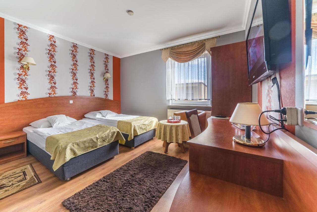 Hotel Doris Oborniki Kültér fotó