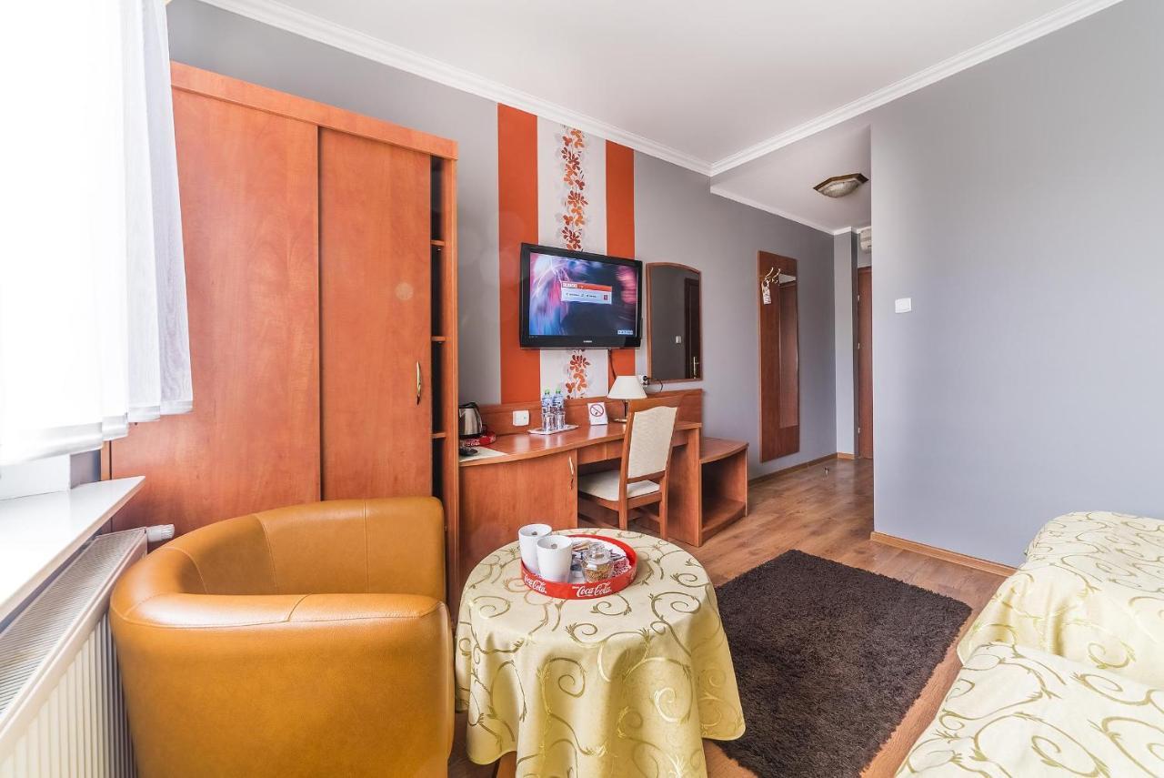 Hotel Doris Oborniki Kültér fotó