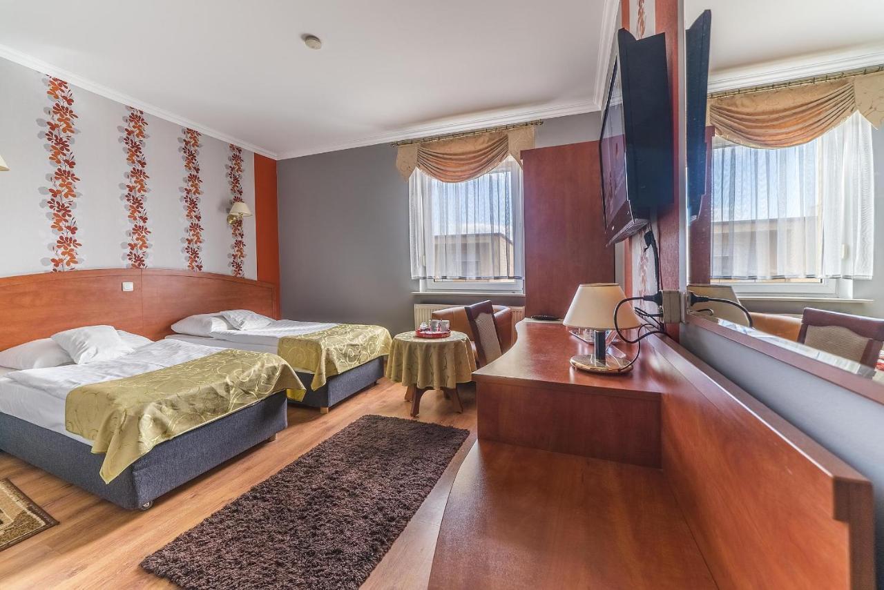 Hotel Doris Oborniki Kültér fotó