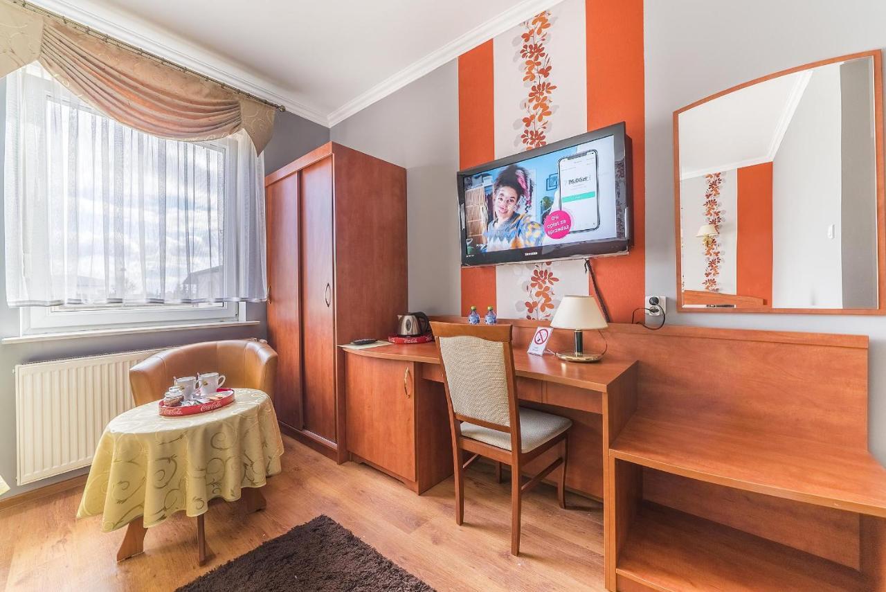 Hotel Doris Oborniki Kültér fotó