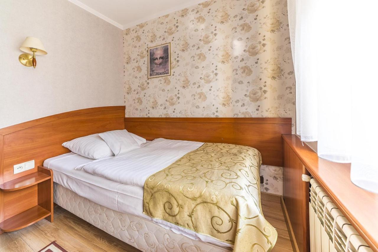 Hotel Doris Oborniki Kültér fotó