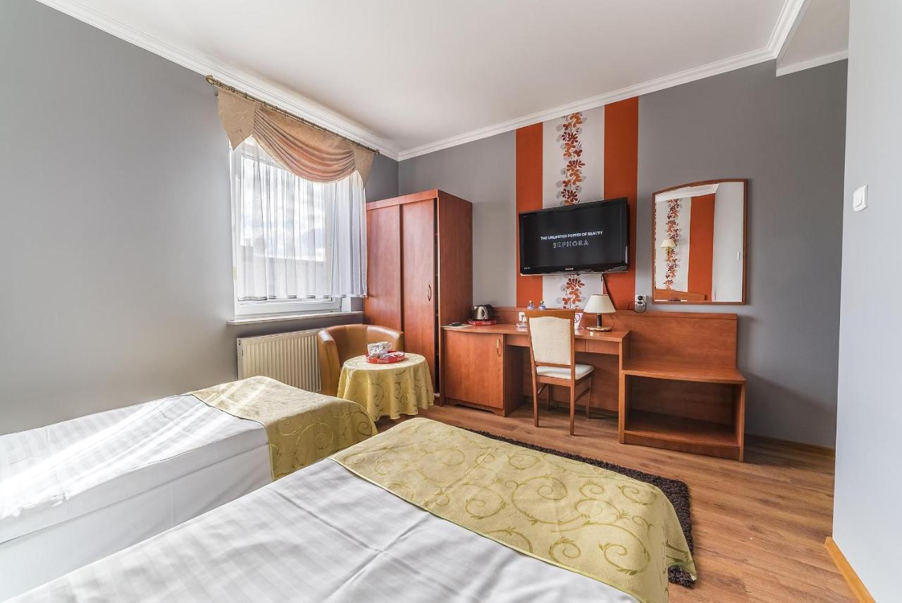 Hotel Doris Oborniki Kültér fotó