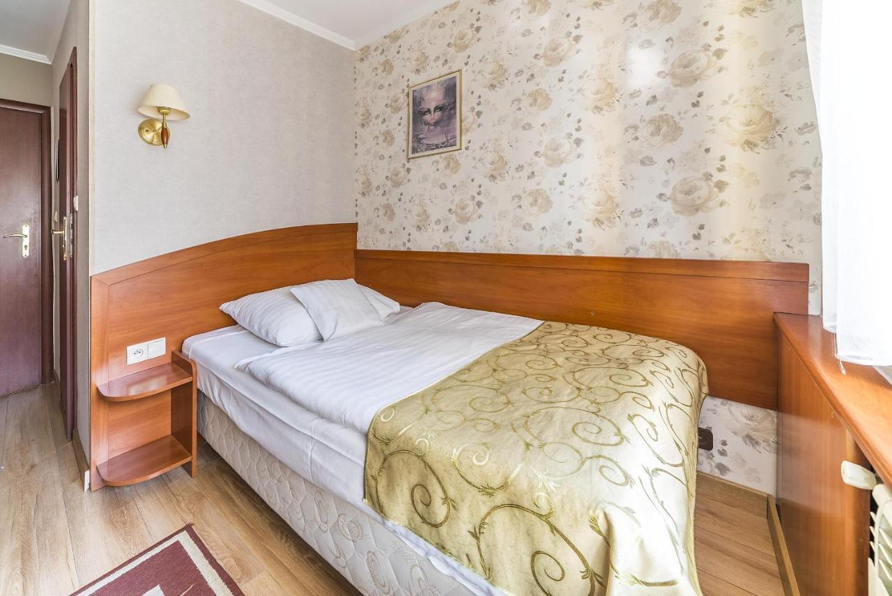 Hotel Doris Oborniki Kültér fotó