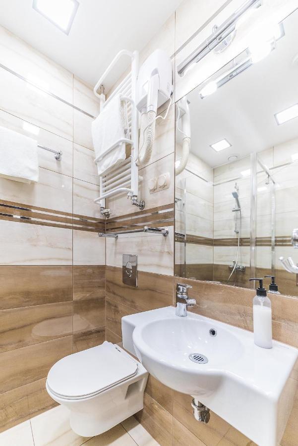 Hotel Doris Oborniki Kültér fotó